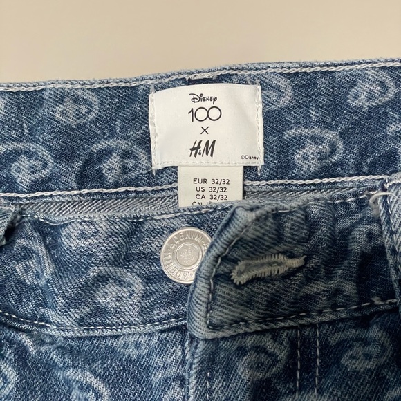 H&M/Disney colab Loose Jeans - Picture 2 of 5